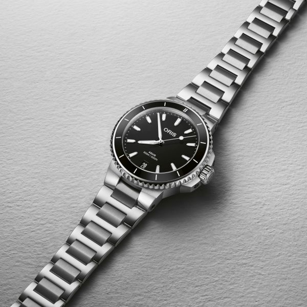 Oris Plongée Aquis Date Caliber 733 watch black dial automatic steel bracelet 36,5 mm