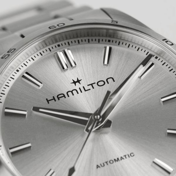 Montre Hamilton Jazzmaster Performer automatique cadran argent bracelet acier 34 mm H36105150