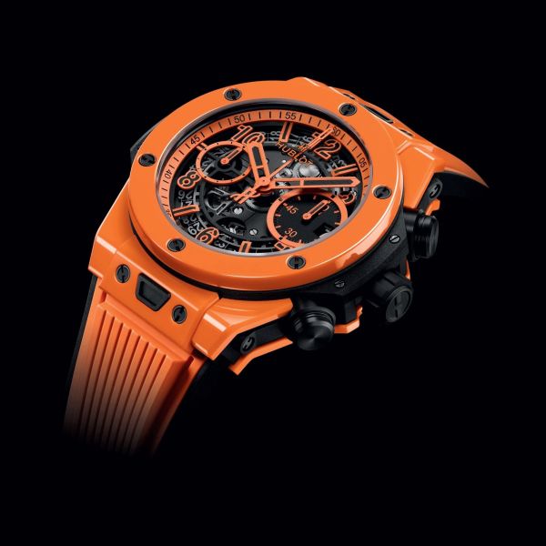 Montre Hublot Big Bang Unico Orange Ceramic automatique cadran squelette bracelet caoutchouc orange 42 mm 441.CU.5910.RX