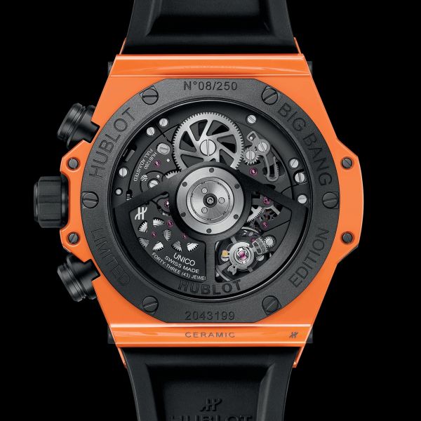 Montre Hublot Big Bang Unico Orange Ceramic automatique cadran squelette bracelet caoutchouc orange 42 mm 441.CU.5910.RX