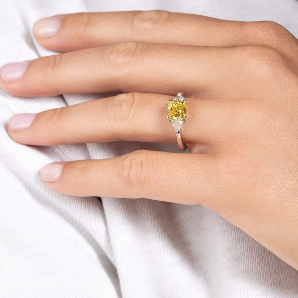 Bague Lepage Evidence 1922 en or blanc, diamant jaune et diamants