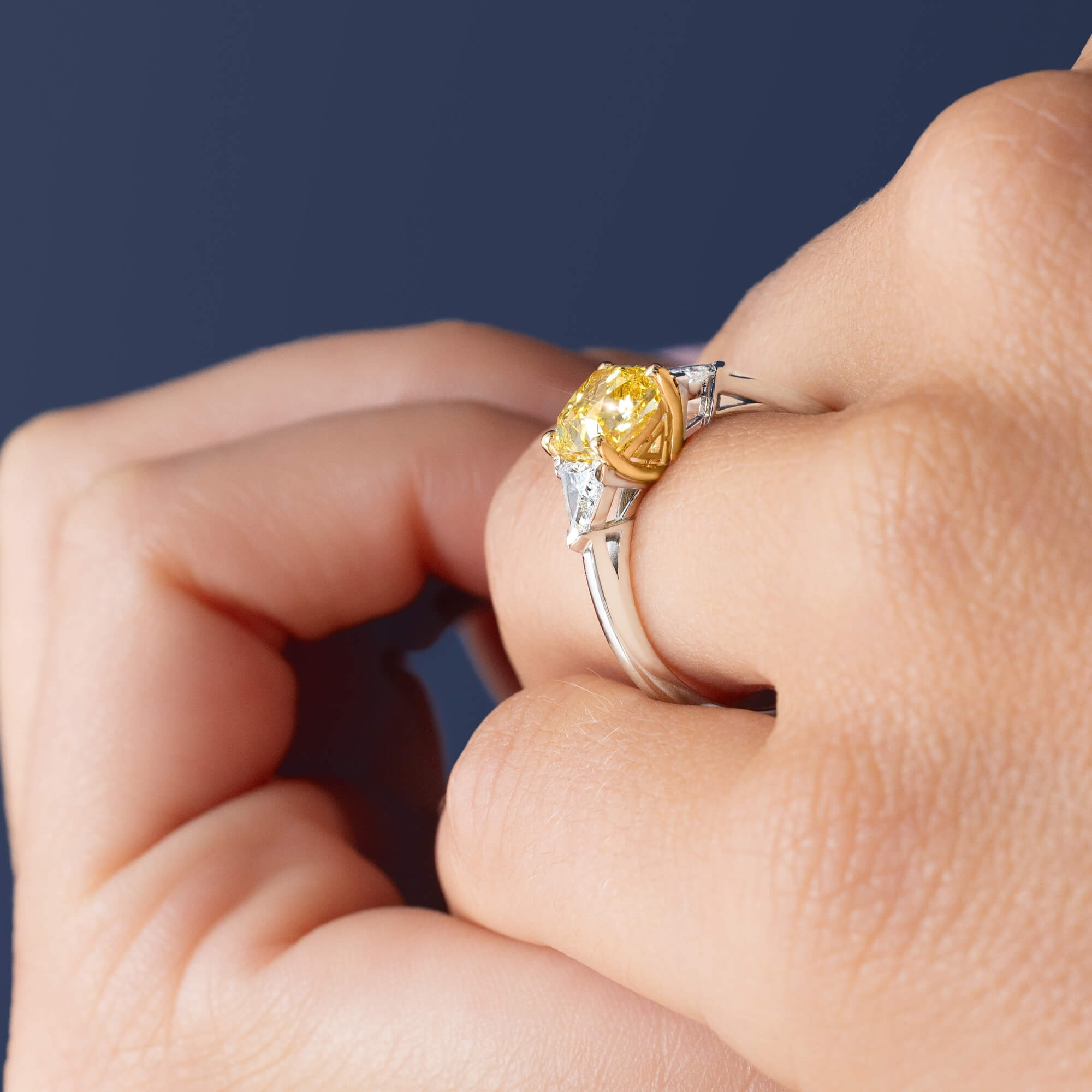 Bague Lepage Evidence 1922 en or blanc, diamant jaune et diamants