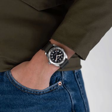 Montre Hamilton Khaki Field Expedition automatique cadran noir bracelet NATO gris 41 mm H70315930