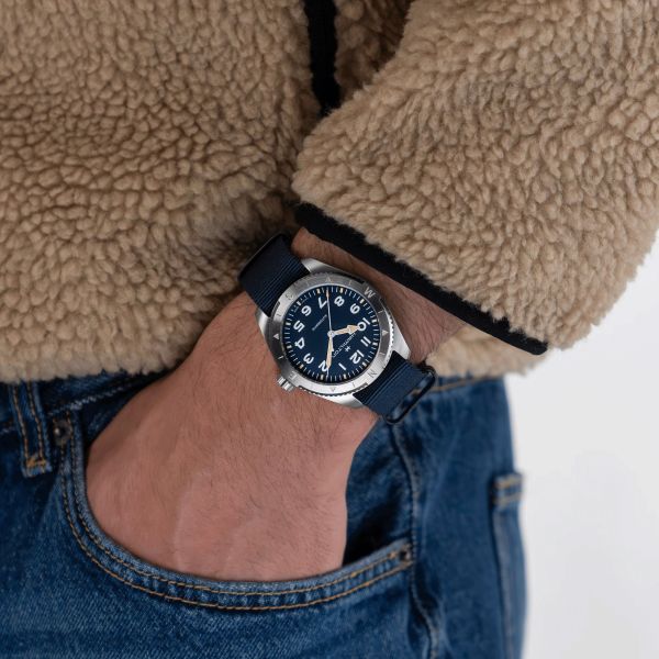 Montre Hamilton Khaki Field Expedition automatique cadran bleu bracelet NATO bleu 41 mm H70315940