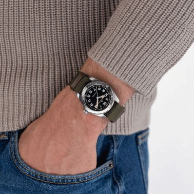 Montre Hamilton Khaki Field Expedition automatique cadran noir bracelet NATO vert 41 mm H70315931
