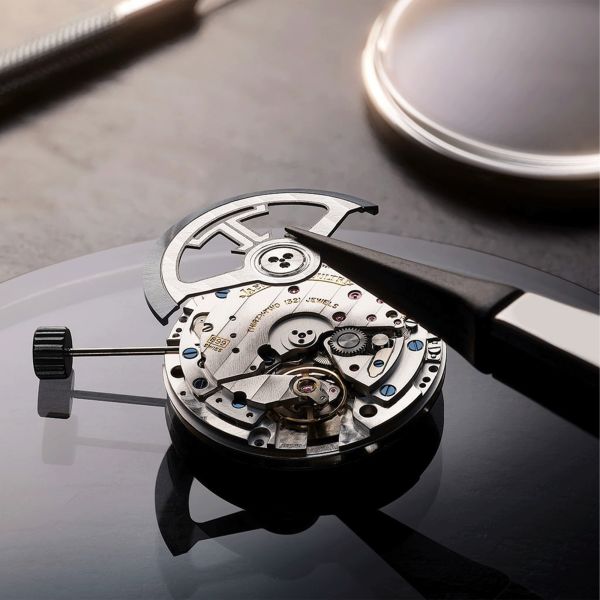 Jaeger-LeCoultre Polaris Date automatic grey lacquered dial rubber strap 42 mm