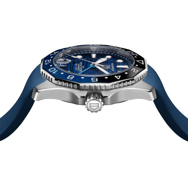 TAG Heuer Aquaracer Professional 300 GMT automatic watch blue dial blue rubber strap 42 mm