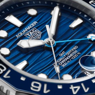 TAG Heuer Aquaracer Professional 300 GMT automatic watch blue dial blue rubber strap 42 mm