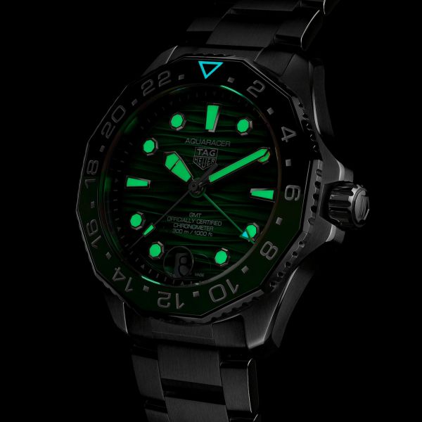 Montre TAG Heuer Aquaracer Professional 300 GMT automatique cadran vert bracelet acier 42 mm WBP5115.BA0013