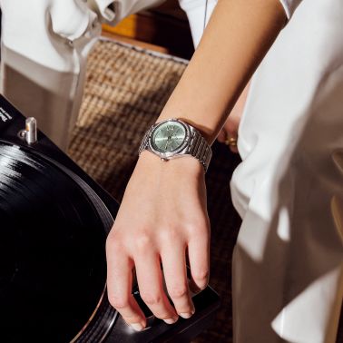 Montre Breitling Chronomat Lady Automatic cadran vert lunette et index diamants 36 mm A10380591L1A1