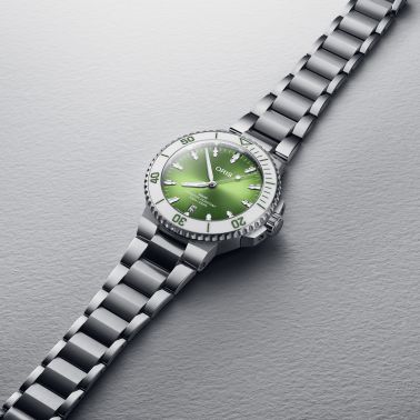 Montre Oris Plongée Aquis Date "Taste Of Summer" Calibre 733 automatique cadran vert bracelet acier 41,5 mm