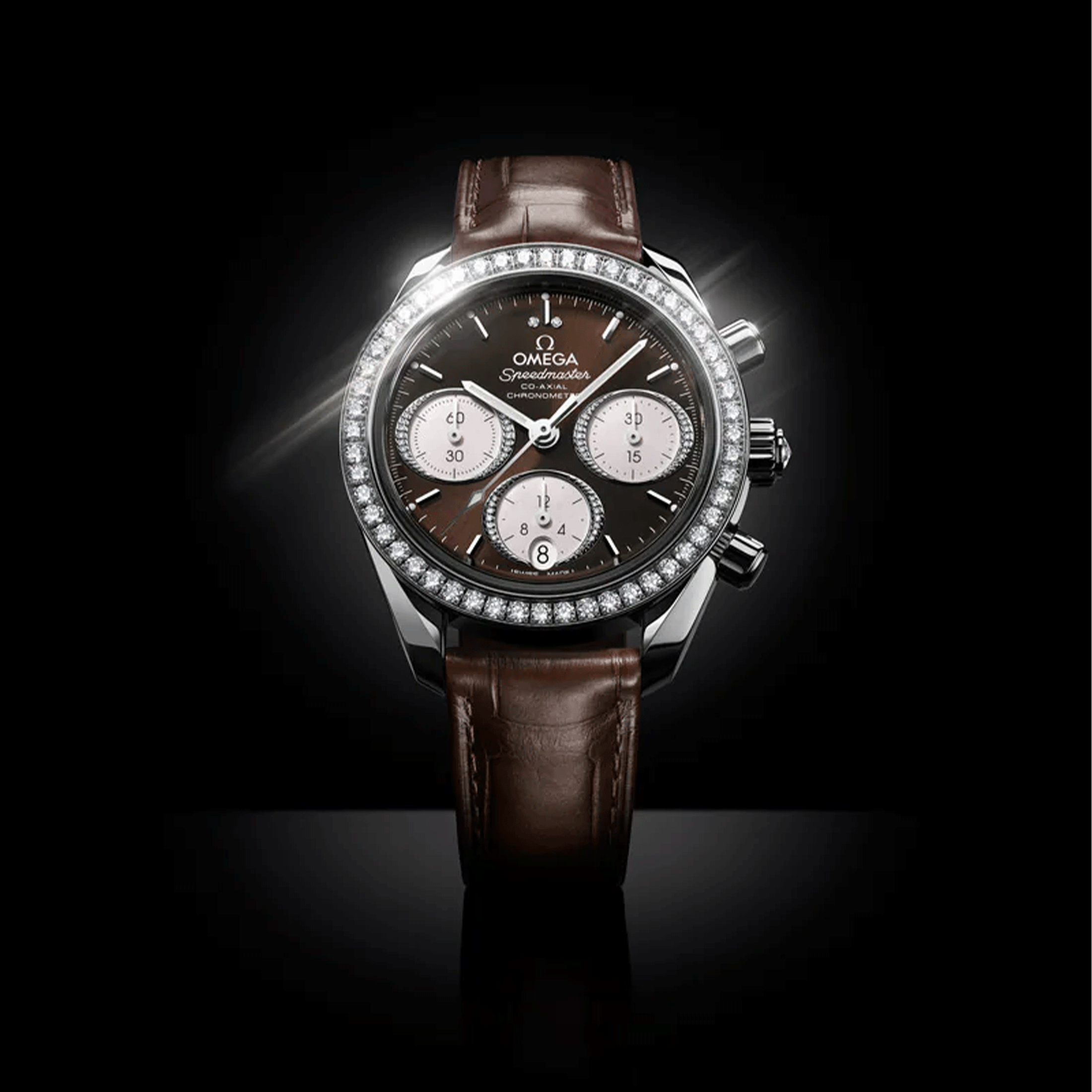 Montre Omega Speedmaster 38 Diamants Chronographe Co-Axial Chronometer automatique cadran brun bracelet cuir 38 mm