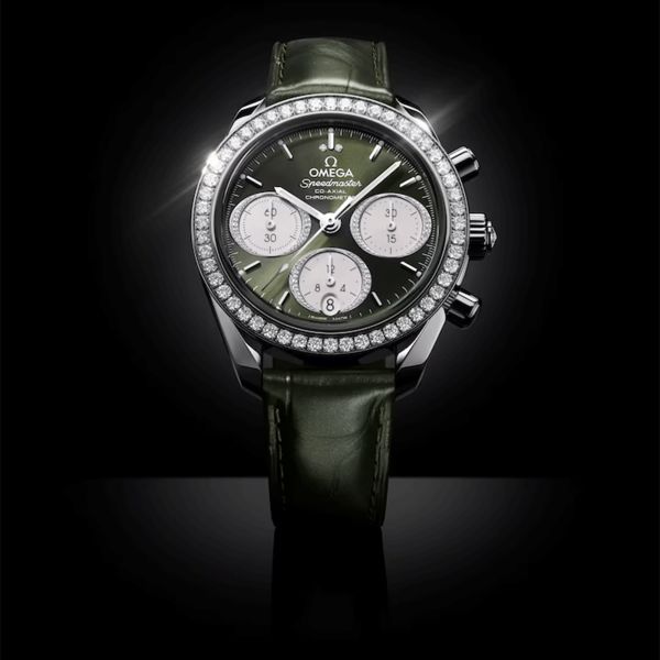 Montre Omega Speedmaster 38 Diamants Chronographe Co-Axial Chronometer automatique cadran vert bracelet cuir 38 mm