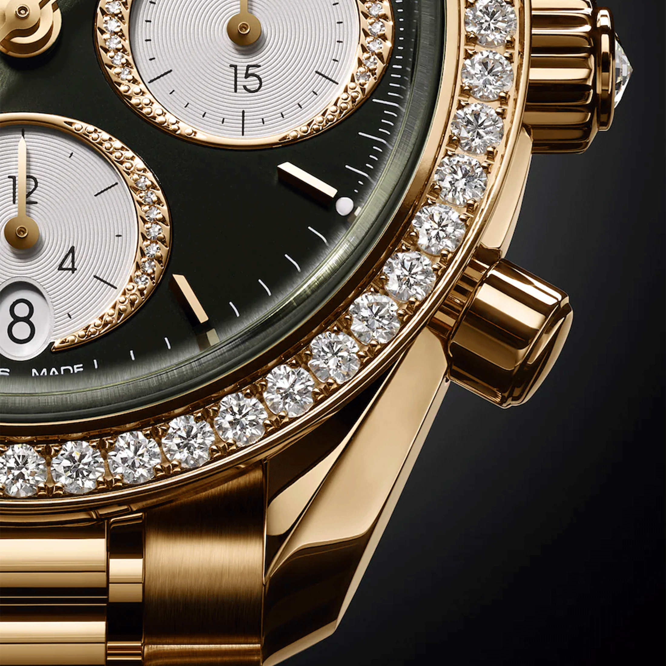 Montre Omega Speedmaster 38 Diamants Chronographe Co-Axial Chronometer automatique Or Moonshine cadran vert bracelet or jaune 38