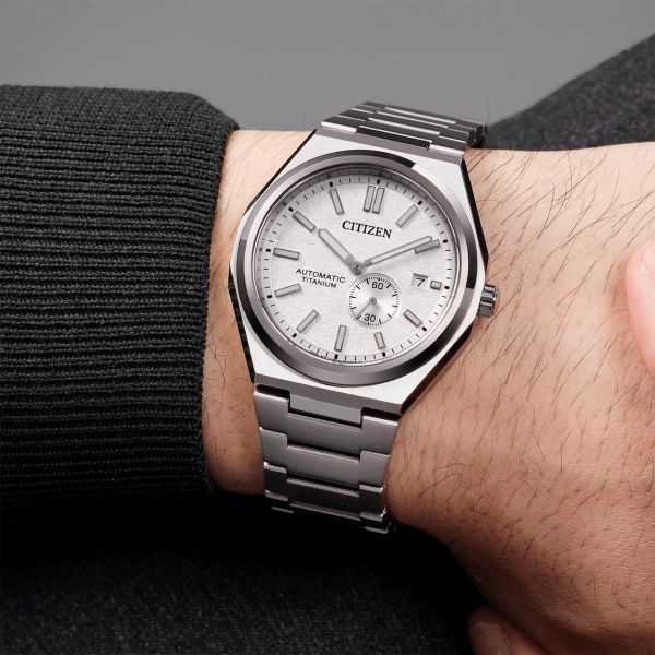 Montre Citizen Super Titanium automatique cadran blanc bracelet titane 40,5 mm