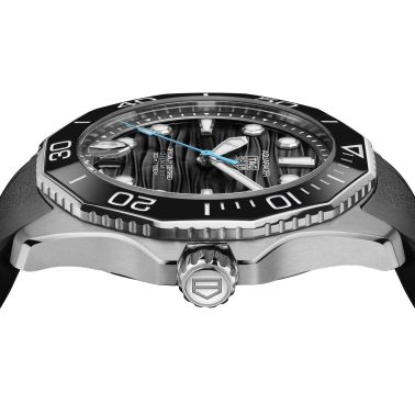 Montre TAG Heuer Aquaracer Professional 300 Date automatique cadran noir bracelet caoutchouc noir 42 mm WBP5110.FT6257