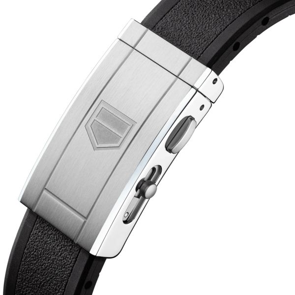 Montre TAG Heuer Aquaracer Professional 300 Date automatique cadran noir bracelet caoutchouc noir 42 mm WBP5110.FT6257