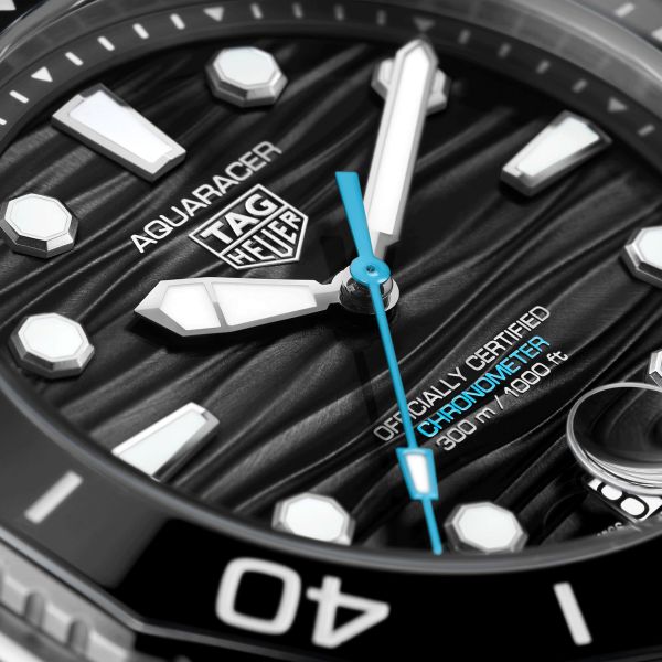 Montre TAG Heuer Aquaracer Professional 300 Date automatique cadran noir bracelet acier 42 mm WBP5110.BA0013