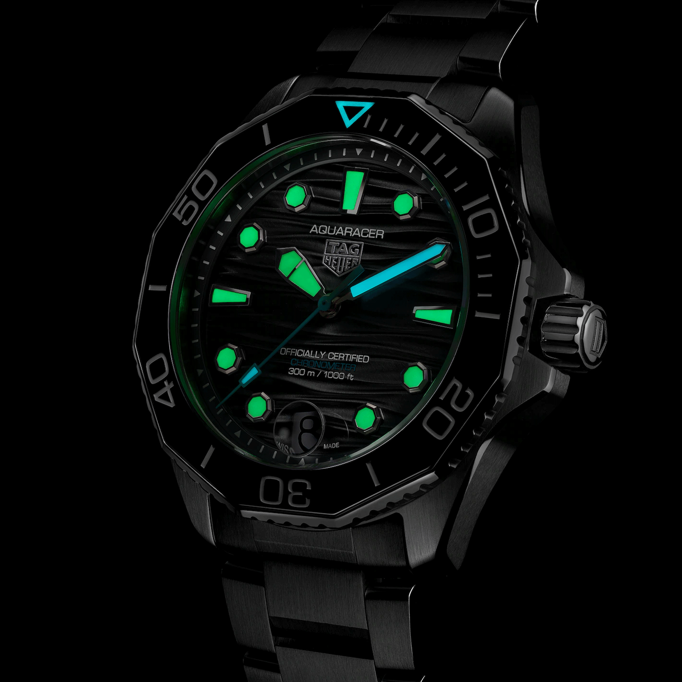 Montre TAG Heuer Aquaracer Professional 300 Date automatique cadran noir bracelet acier 42 mm WBP5110.BA0013