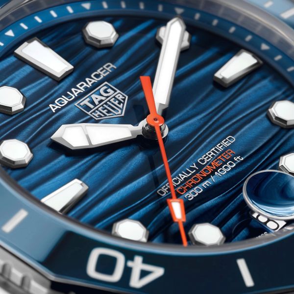 Montre TAG Heuer Aquaracer Professional 300 Date automatique cadran bleu 42 mm WBP5111.BA0013