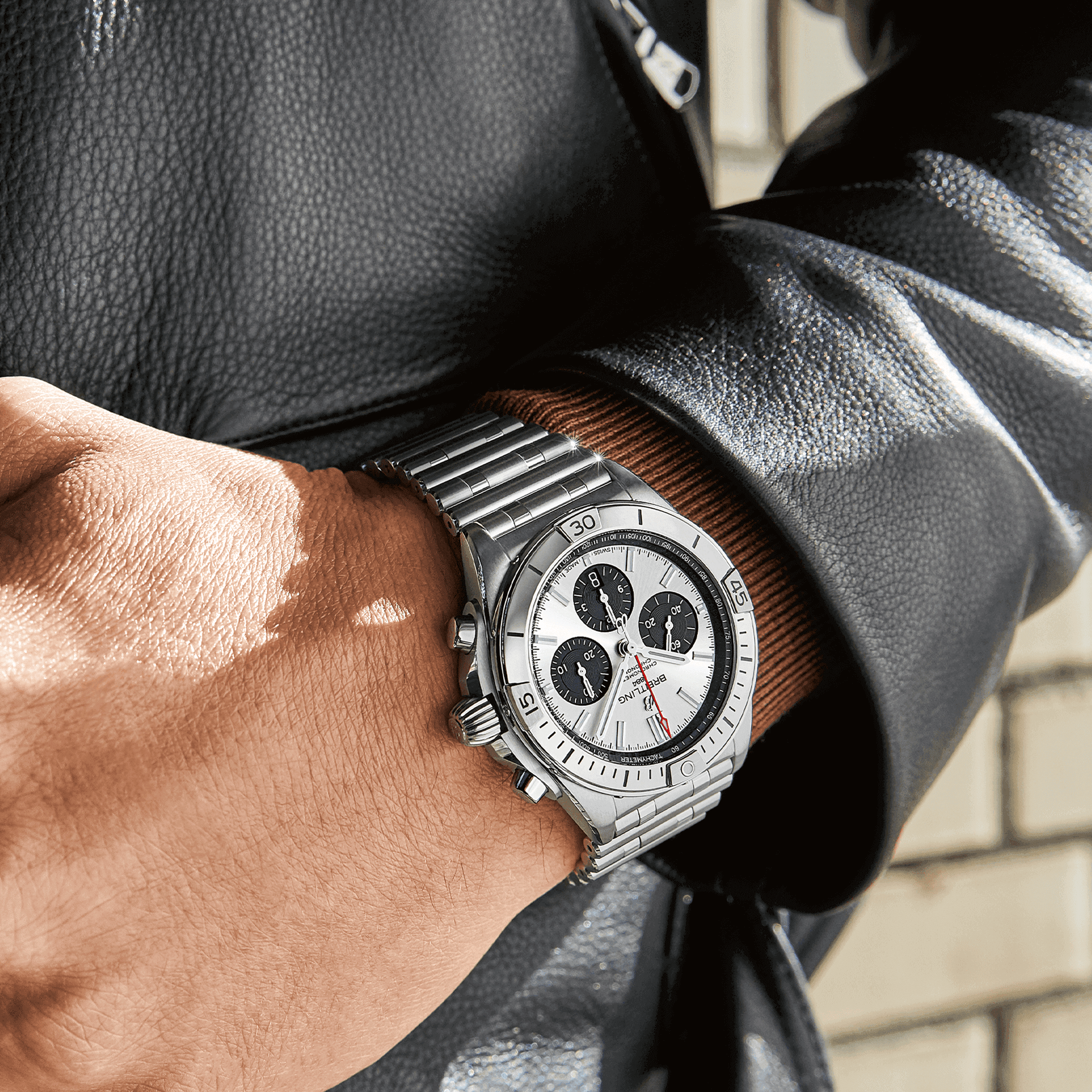 Montre Breitling Chronomat B01 Chronograph automatique cadran argent bracelet acier 42 mm AB0134101G1A1