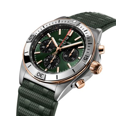 Montre Breitling Chronomat B01 Chronograph Or automatique cadran vert bracelet caoutchouc 42 mm UB0134131L1S1