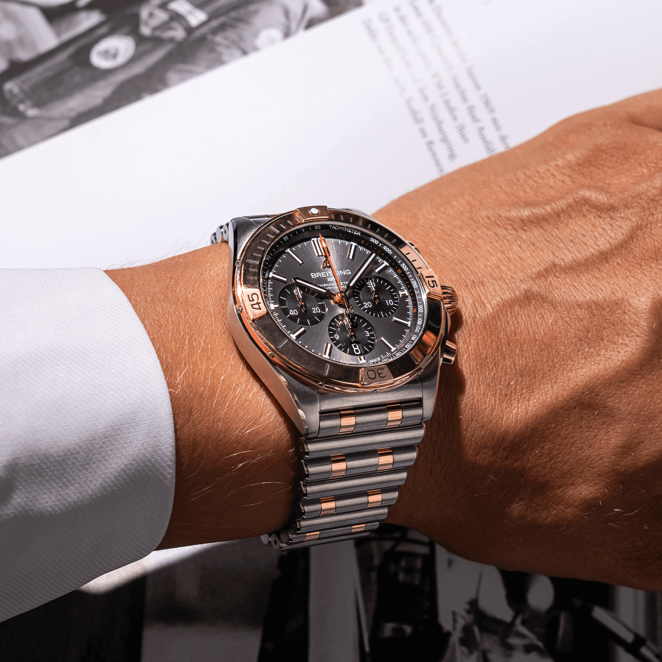 Montre Breitling Chronomat B01 Chronograpge Or automatique cadran anthracite bracelet acier et or rouge 42 mm UB0134101B1U1