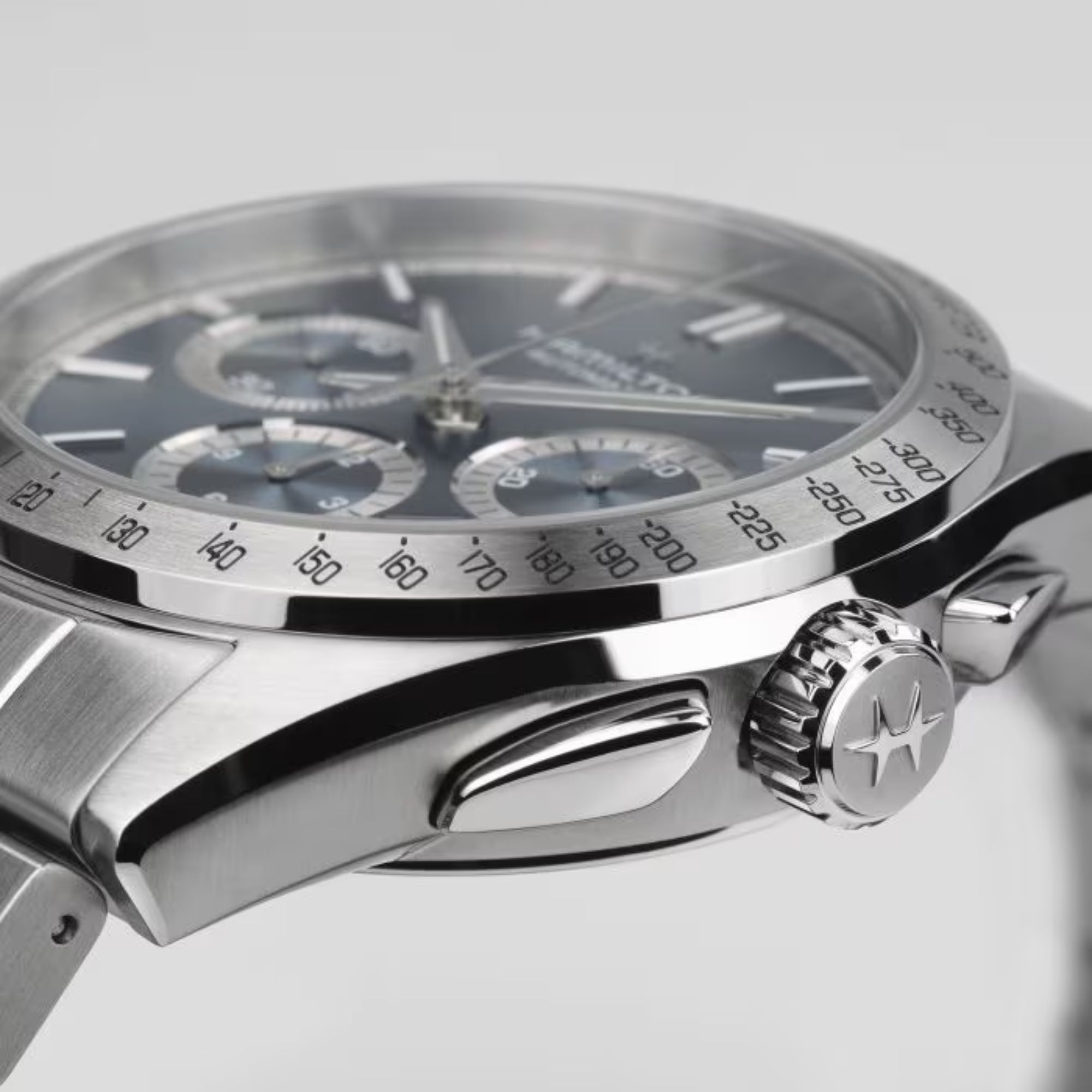 Montre Hamilton Jazzmaster Performer Chronographe automatique cadran bleu clair bracelet acier 42 mm