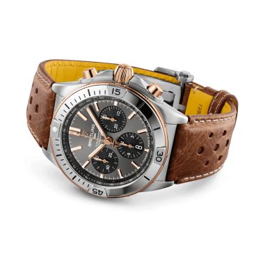 Montre Breitling Chronomat B01 Triumph automatique cadran anthracite bracelet cuir brun 42 mm TB0134101M1X1