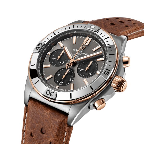 Montre Breitling Chronomat B01 Triumph automatique cadran anthracite bracelet cuir brun 42 mm TB0134101M1X1