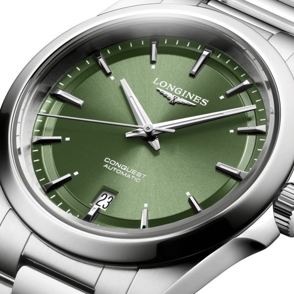 Montre Longines Conquest automatique cadran vert bracelet acier 38 mm L3.720.4.02.6