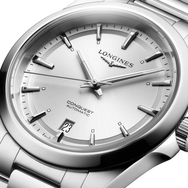 Montre Longines Conquest automatique cadran argent bracelet acier 38 mm L3.720.4.72.6