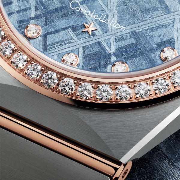 Montre Omega Constellation Météorite quartz or sedna & acier cadran bleu bracelet acier 28 mm