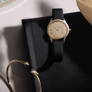 Montre Omega De Ville Mini Trésor Or Moonshine quartz cadran or bracelet satin noir 26 mm