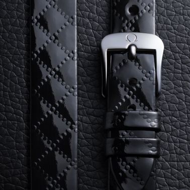 Montre Omega De Ville Mini Trésor quartz cadran émail Grand Feu blanc bracelet cuir double tour noir 26 mm