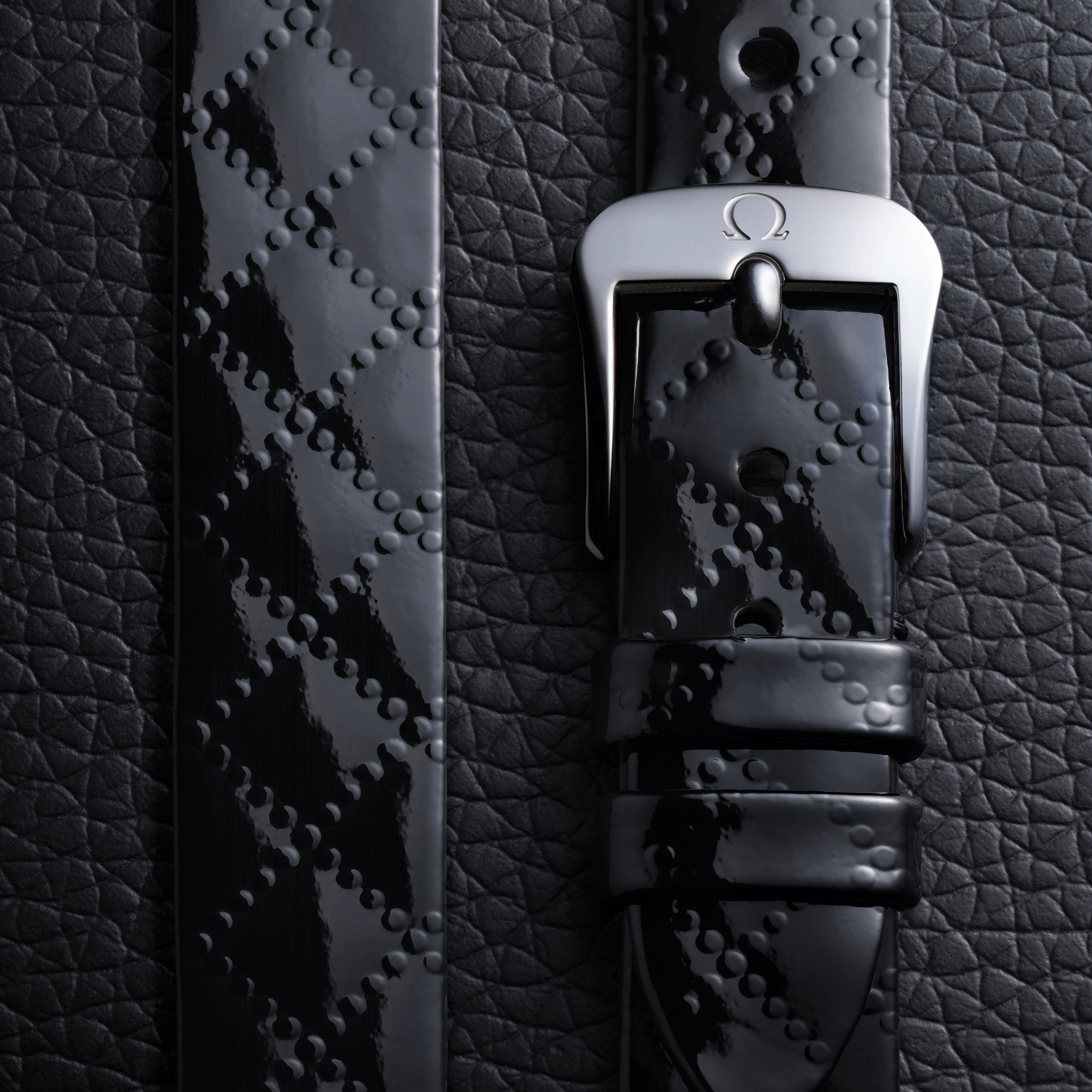 Montre Omega De Ville Mini Trésor quartz cadran émail Grand Feu blanc bracelet cuir double tour noir 26 mm