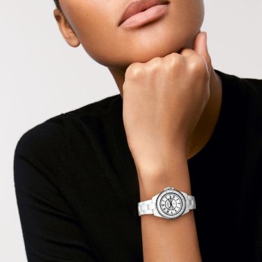 Montre CHANEL J12 Couture automatique cadran blanc et noir bracelet céramique 33 mm