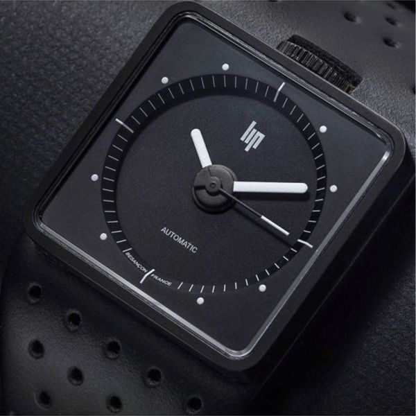 Montre Lip BIG TV Automatique PVD Noir cadran noir bracelet cuir 35 x 35 mm