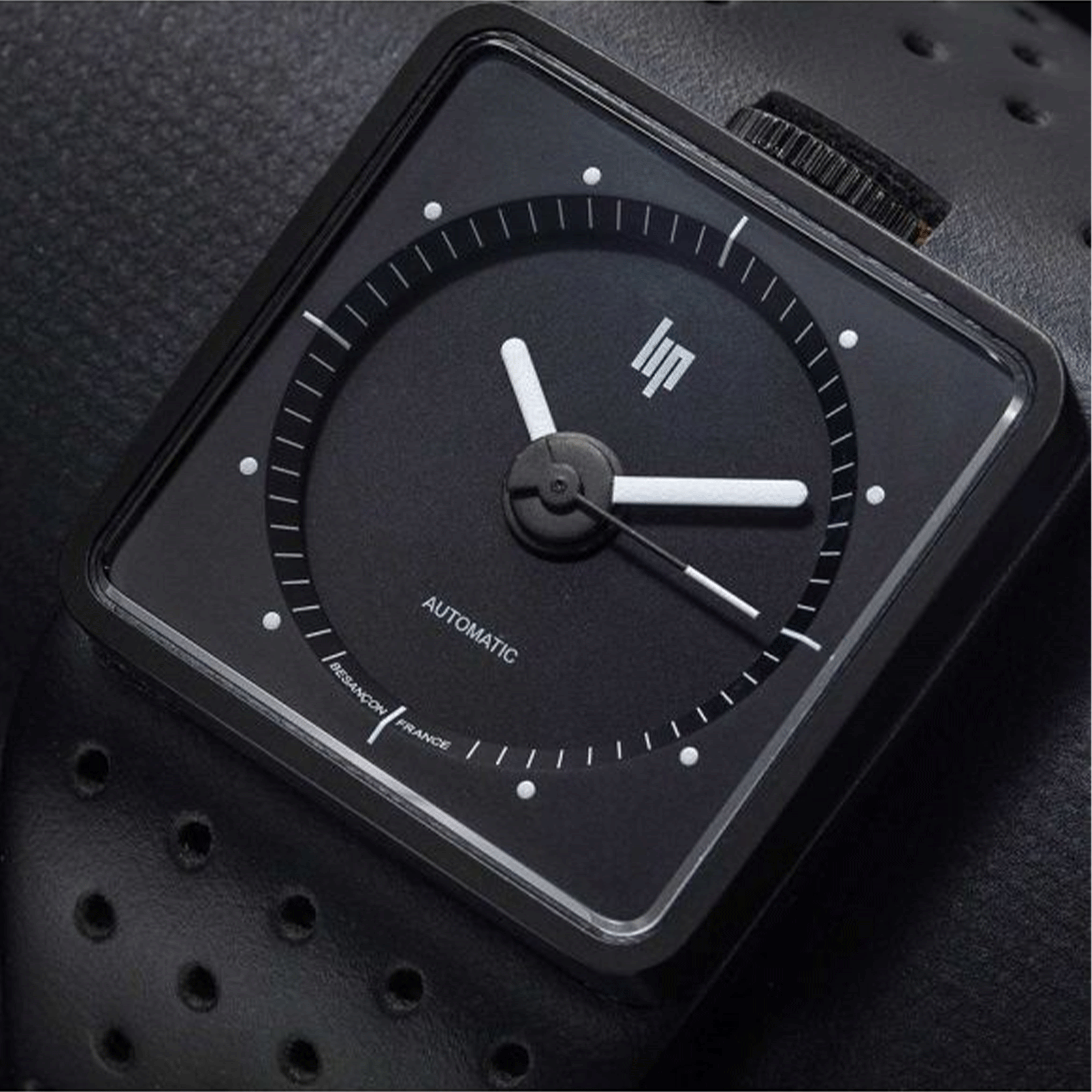 Montre Lip BIG TV Automatique PVD Noir cadran noir bracelet cuir 35 x 35 mm