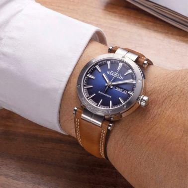 Montre Herbelin Newport Automatique cadran bleu bracelet cuir brun 42 mm