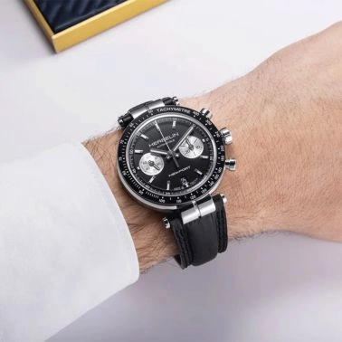 Montre Herbelin Newport Héritage Chronographe Bi-Compax automatique cadran noir bracelet cuir 42 mm