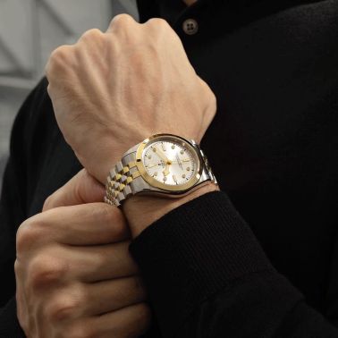 Montre Tudor Black Bay 41 S&G automatique index diamants cadran argent bracelet acier et or jaune 41 mm M79683-0007