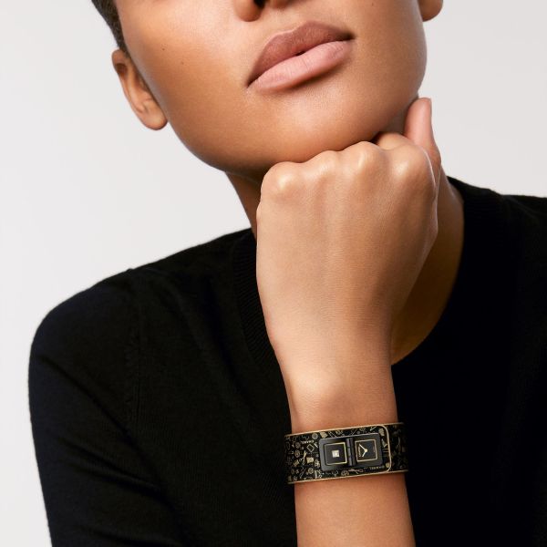 Montre CHANEL Code Coco cadran laqué noir bracelet cuir noir