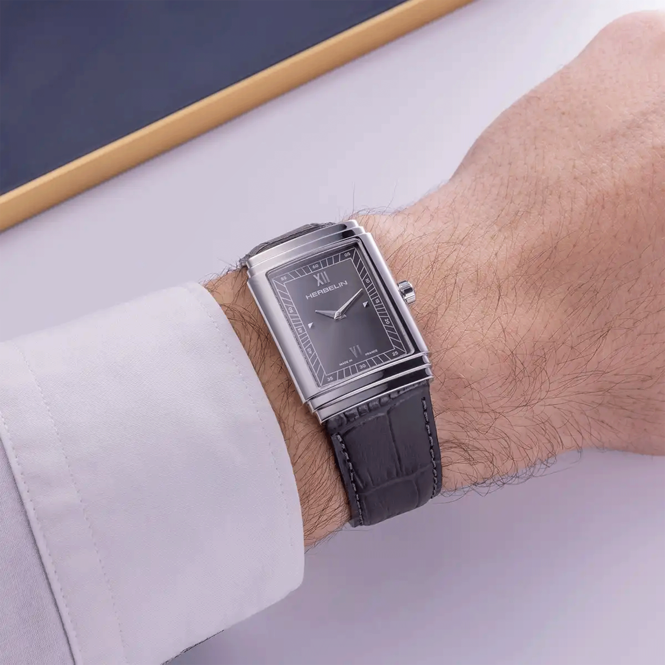 Montre Herbelin Art Déco 1925 quartz cadran gris bracelet cuir 37 x 27 mm