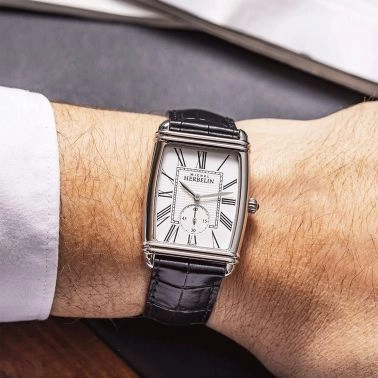 Montre Herbelin Art Deco quartz cadran argent chiffres romains bracelet cuir noir 30 x 35,5 mm