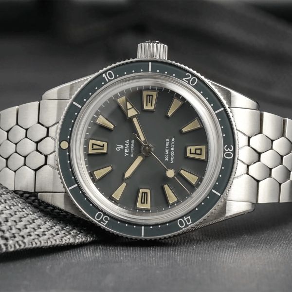 Montre Yema Superman Skin Diver Slim CMM.20 automatique cadran noir bracelet acier 39 mm