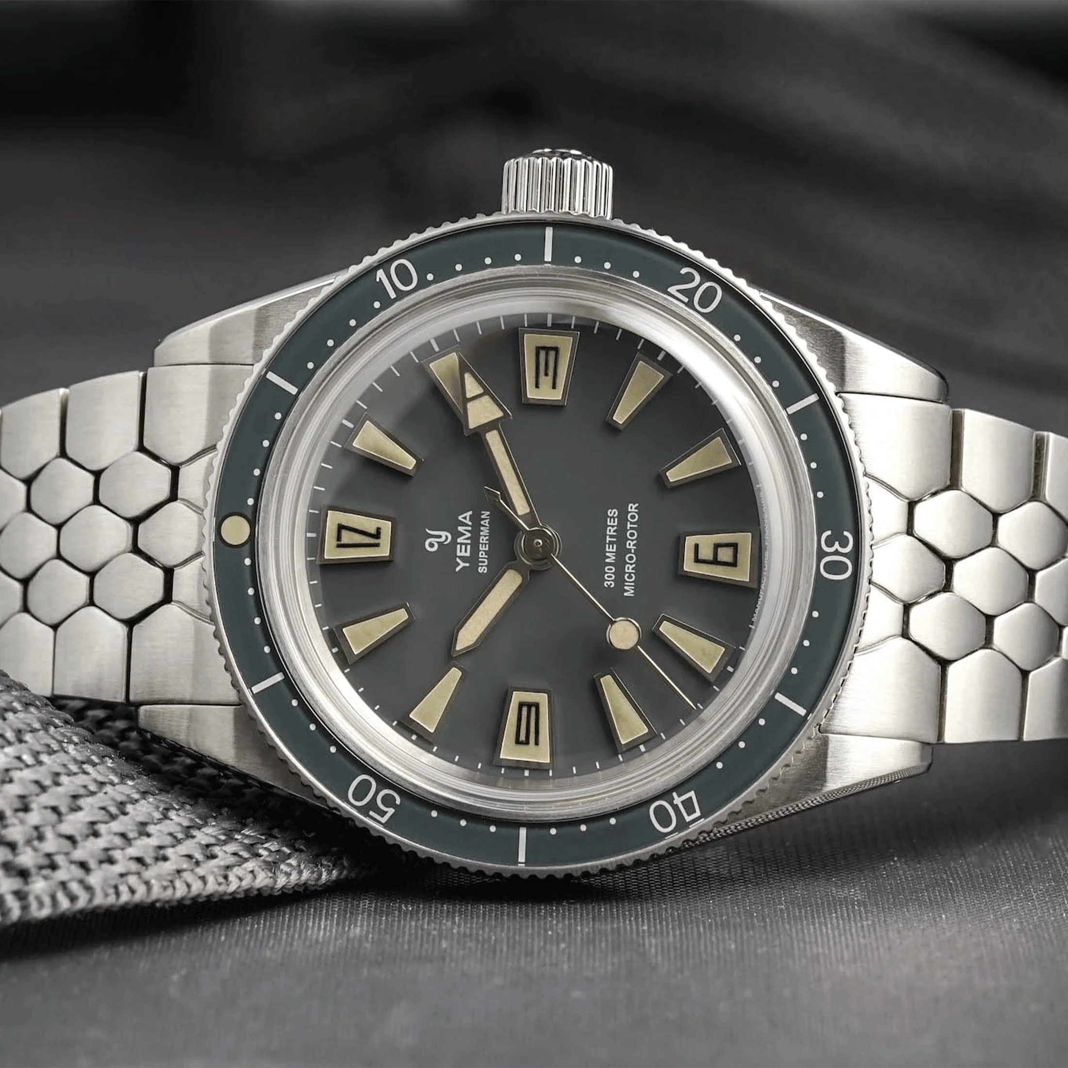 Montre Yema Superman Skin Diver Slim CMM.20 automatique cadran noir bracelet acier 39 mm