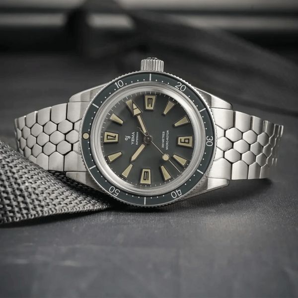 Montre Yema Superman Skin Diver Slim CMM.20 automatique cadran noir bracelet acier 39 mm