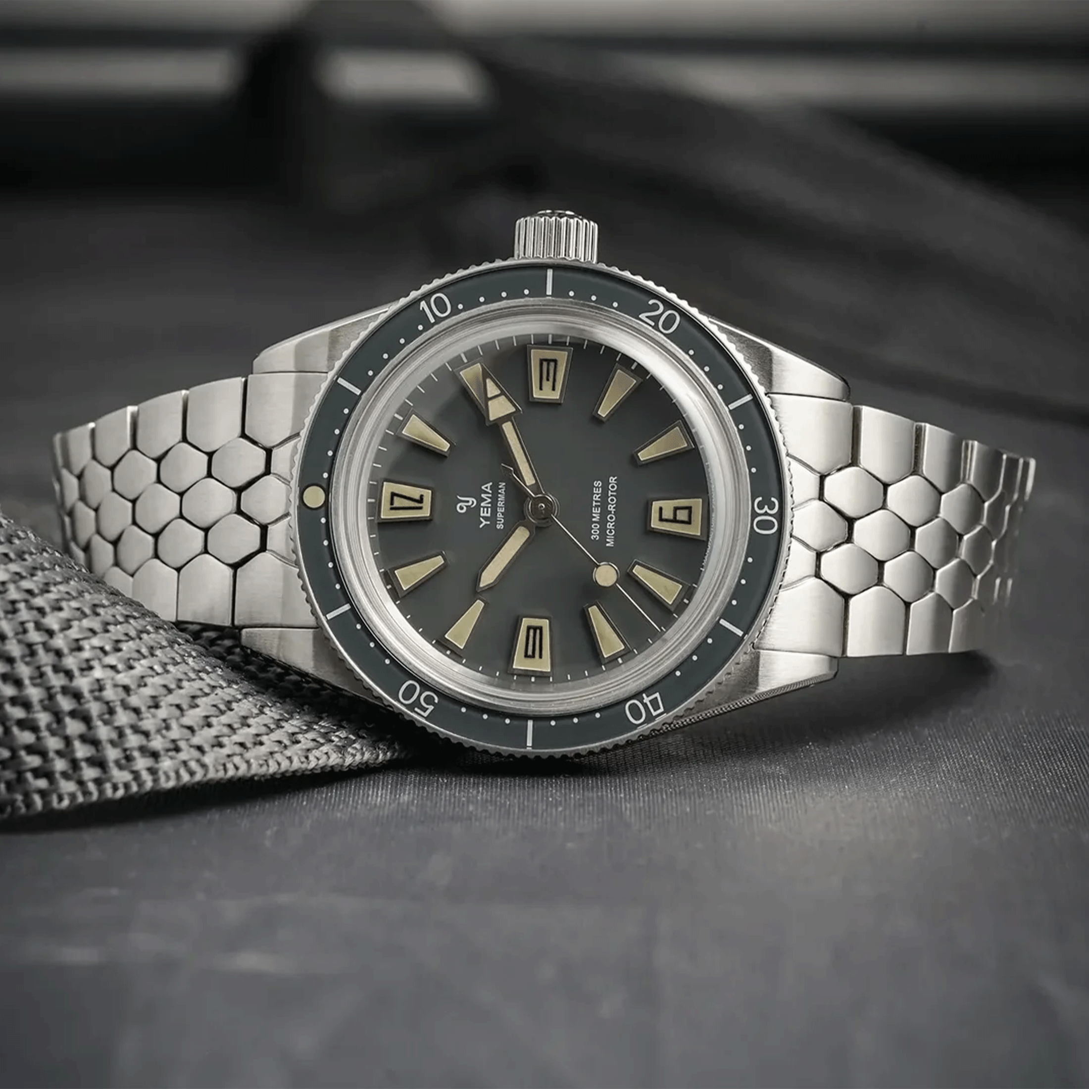 Montre Yema Superman Skin Diver Slim CMM.20 automatique cadran noir bracelet acier 39 mm