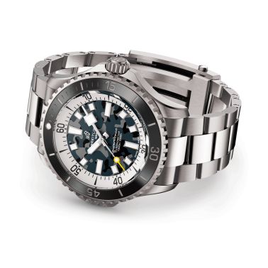 Breitling Superocean Super Diver automatic watch grey camouflage dial titanium bracelet 46 mm E10379351B1E1